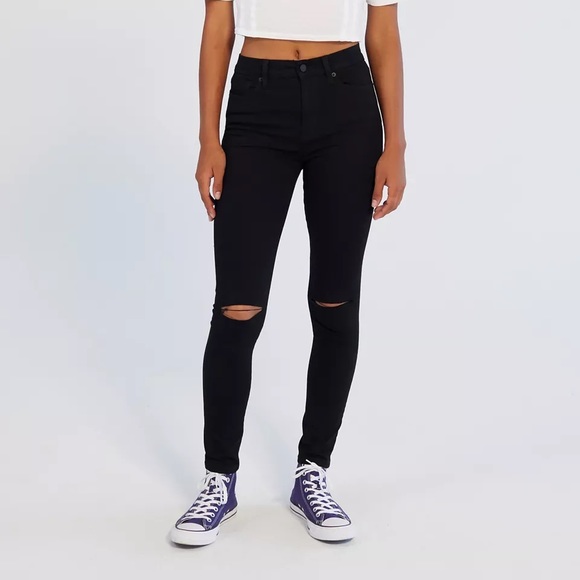 Urban Outfitters Denim - Urban Outfitters BDG Twig High Rise Jeans 28